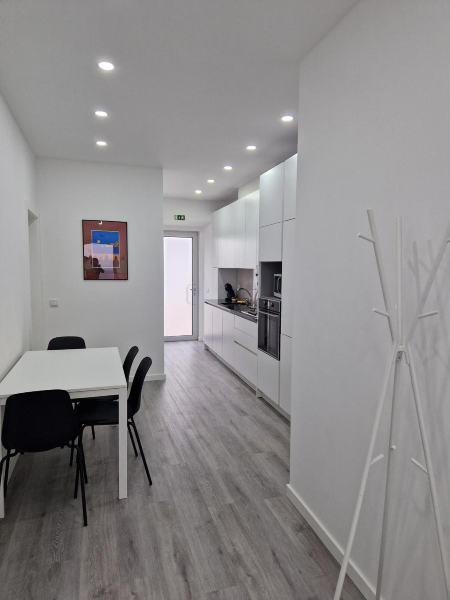 Marilaura'S Beach House Nazare Exterior photo
